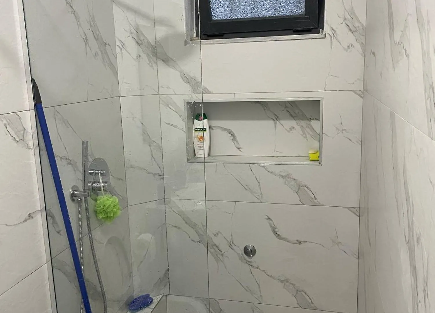 דירה Golem Guesthouse אלבניה
