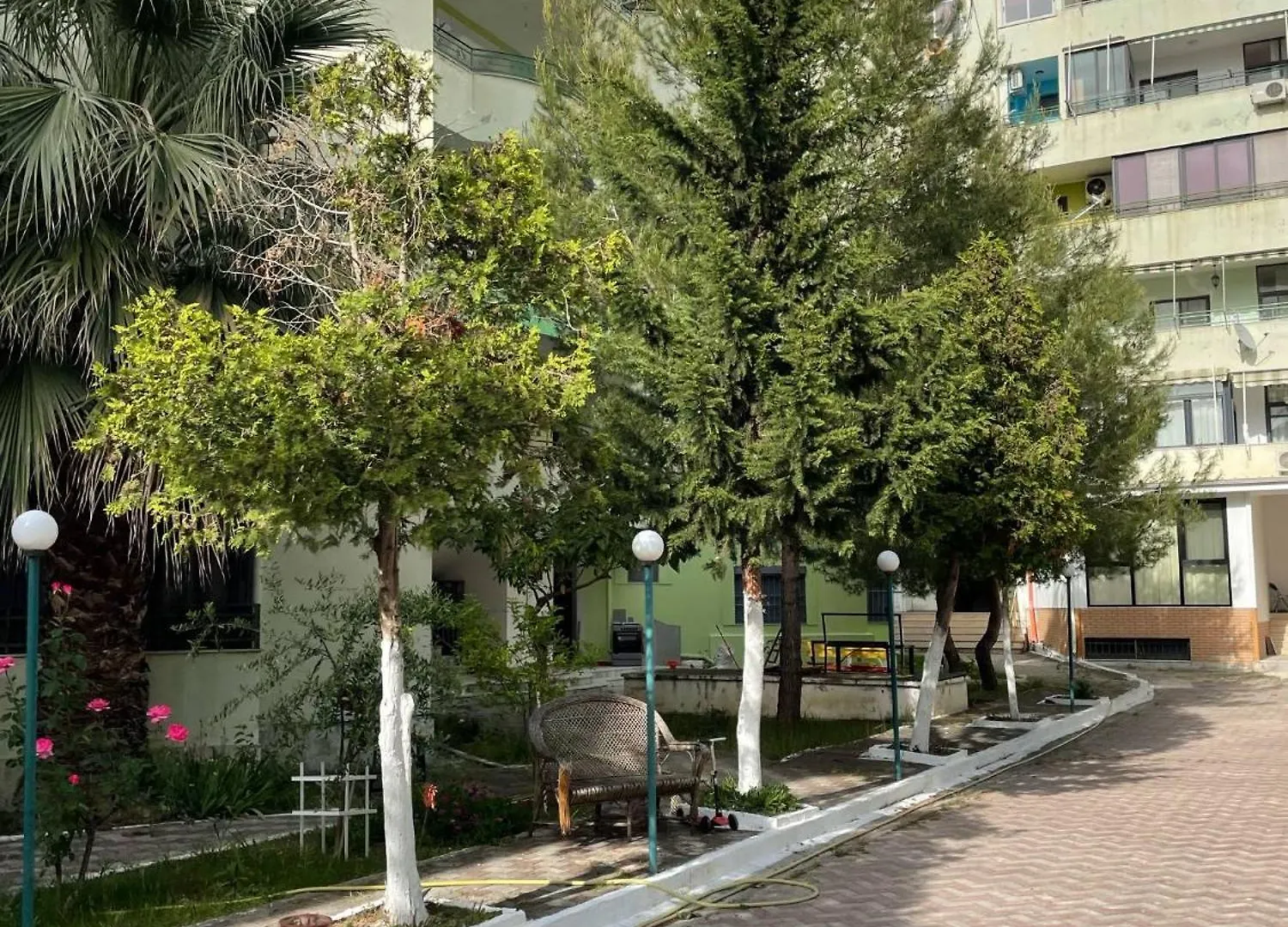 Golem Guesthouse אלבניה