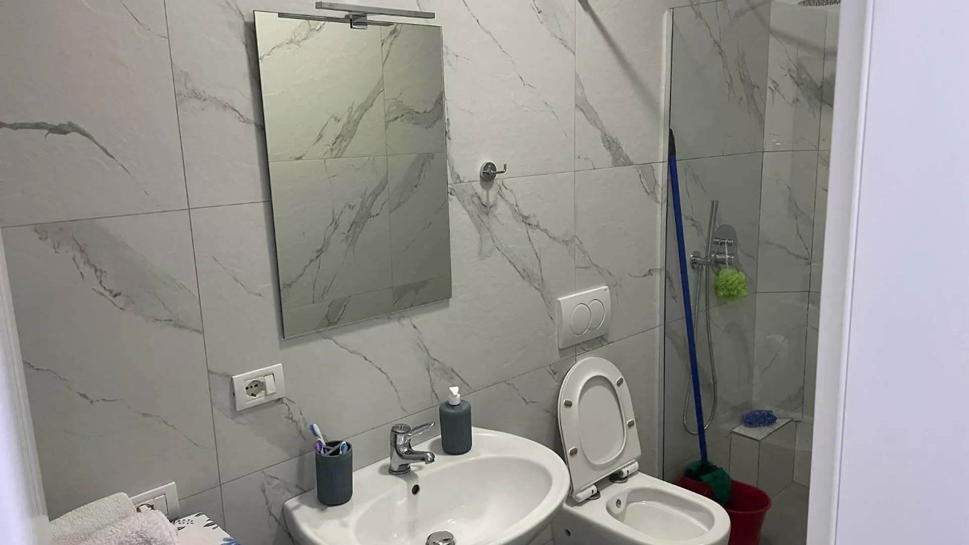 דירה Golem Guesthouse אלבניה