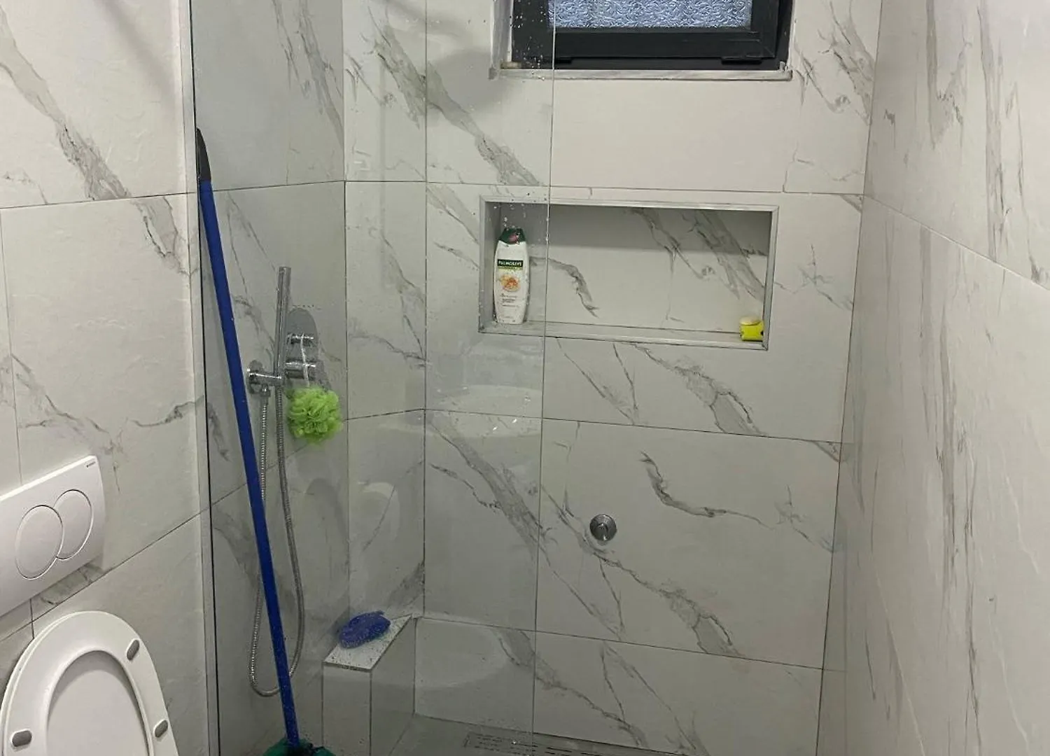 Golem Guesthouse 0*, גולם אלבניה